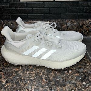 Adidas Pureboost Jet Tripple
White Sneakers Men's Size 7